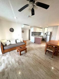 Escape to Serenity by the Sea! Beachfront Apartment with Pool, Just 5 Minutes from the Ferry - Cancún - 3