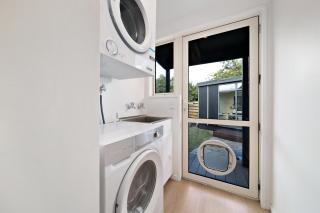 Kelvin Heights - Sunny 2 Bed Home - 1