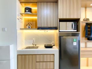 Homey and Warm Studio Room Pollux Chadstone Apartment By Travelio - Cikarang - 3
