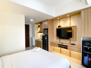 Homey and Warm Studio Room Pollux Chadstone Apartment By Travelio - Cikarang - 2