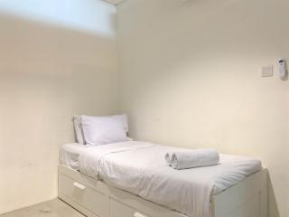 2BR Apartment with Queen Bed (Single Bed x2) at GP Plaza By Travelio - 3