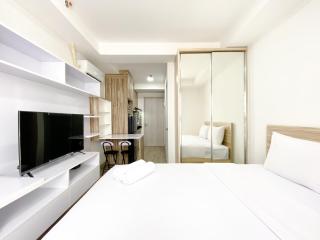 Homey and Compact Studio at Azalea Suites Apartment By Travelio - Cikarang - 6