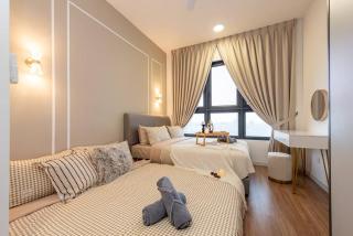 Pure White Home 8pax M Vertica MRT Infinity Pool - Kuala Lumpur - 2