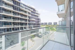 Escape24 Luxury Studio Apartment Golf Promenade Damac Hills Dubai - Dubai - 5