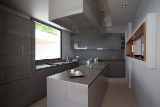 Extraordinary Glamorous Villa - 2