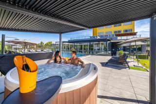 Hotel Aura Design & Garden Pool - Prague - 0