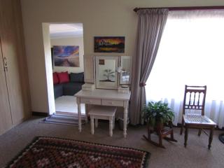 Garden Cottage near Cresta Mall & N1 Fast WiFi Free Parking Fairland - 1