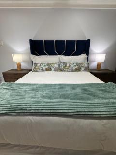 Accommodation Front - Extravagant 4 Sleeper Penthouse with Stunning Views - 6