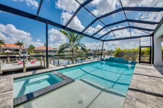 Villa Perfection by CoralVilla- luxurious, sun deck on water - Shell Point Village - 9