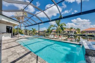 Villa Perfection by CoralVilla- luxurious, sun deck on water - Shell Point Village - 5