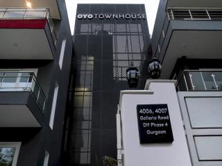 Super Townhouse Galleria Market Near Golf Course Road - 2