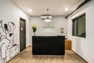 Super Townhouse Galleria Market Near Golf Course Road - Gurgaon - 3