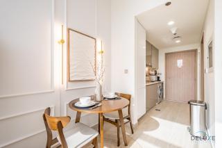 Spacious Studio with Community and Partial Burj Khalifa Views by Deluxe Holiday Homes - Dubai - 9