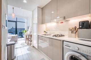 Spacious Studio with Community and Partial Burj Khalifa Views by Deluxe Holiday Homes - Dubai - 8