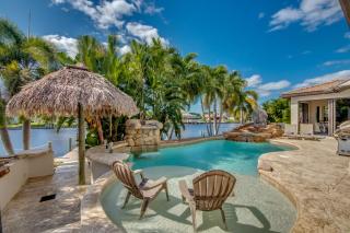 CoralVilla Dolphin`s Surf - great boating location, pool, spa, view - 0