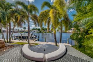 CoralVilla Dolphin`s Surf - great boating location, pool, spa, view - 2