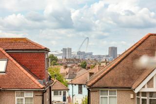 9RA - 4BD House - Wembley Views - 6