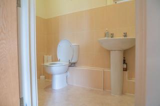 Steps away from New Street Station & 2 Beds & 2 Baths Flat at City Center - 5