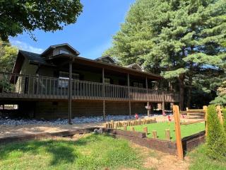 Little Mountain Cabin - 3-Bedroom Retreat with Hot Tub, Fire Pit, Games, and Serene Nature Views - 9