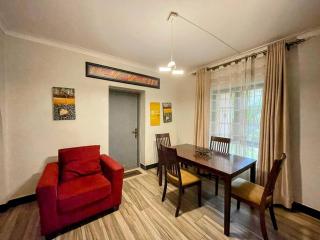 The Uptown Villa - 9