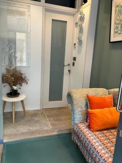 Modern self-contained Ground and Basement studios - London - 8