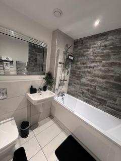Hadeti Luxury Homes - Manchester - 7