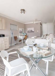 Bay Beach Vista-Two Suites with Deck and Sea views - Simonʼs Town - 4
