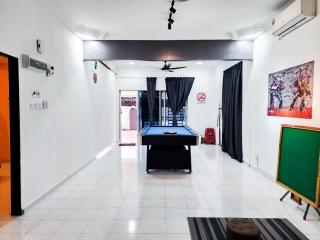 Johor Jaya -- KTV & Swimming Pool & Mahjong #5BR2B 15pax - 5