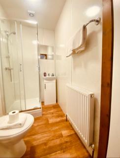 Elder Cabin with Hot Tub - York - 1