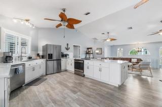 Bayside Retreat, 4 Bedroom, 3 Bath Beach House, Heated Pool, Spa, Boat Dock - Bonita Springs - 8