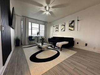 Luxury Skyrise Condo Downtown Jax - 9