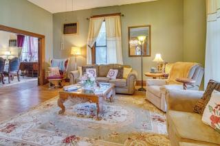 Creekfront Yellville Manor with Parlors and Fire Pit! - Yellville - 7