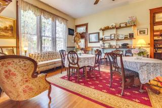 Creekfront Yellville Manor with Parlors and Fire Pit! - Yellville - 4