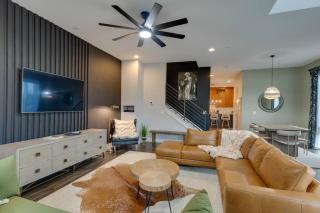 Luxury Townhome! Rooftop-Game Room! Near Broadway! - 3