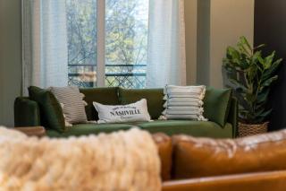 Luxury Townhome! Rooftop-Game Room! Near Broadway! - 1