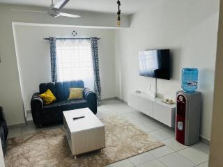 Gianas stays with pool - 0