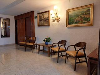 Vintage Hotel Mercedes - 4