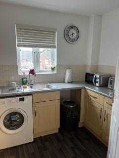 Elegant 3-Bedroom Apt with En suite and Shared Amenities with Free WI-FI - Colchester - 2