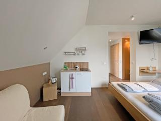 Modernes & gepflegtes Hotelzimmer mit Küche! - Bernstadt - 4