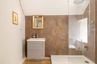 Furzen Farmhouse - Quiet Alternative to a Hotel - Cirencester - 3