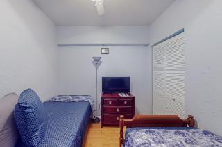 Oceanview condo with pool, beach access, jetted tub, W/D, & AC - 2