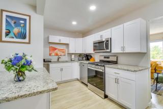 Central Albuquerque Getaway with Hot Tub and Grill! - Albuquerque - 1
