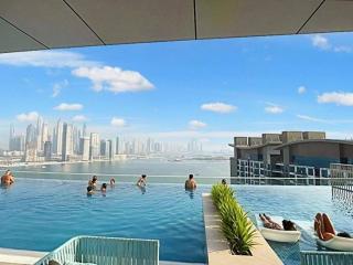 Palm Jumeirah Seven Palm 1 Bedroom with infinity pool and Palm jumeirah beach - Dubai - 0