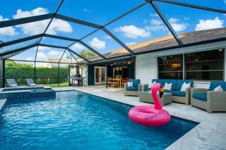 Pink Palm Villa Heated Salt Pool 5 min to beach - Bonita Springs - 3