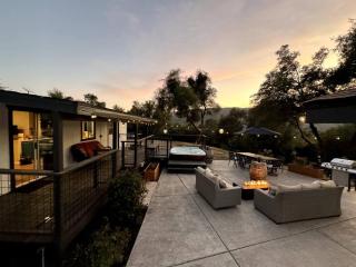 Manzanita Hideaway Hot Tub Sunset views Yosemite - 1