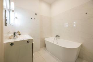 Charming & Cozy Central Suite by Prestige Homes - 5