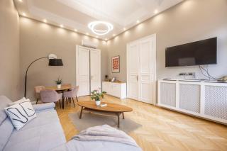 Charming & Cozy Central Suite by Prestige Homes - 9