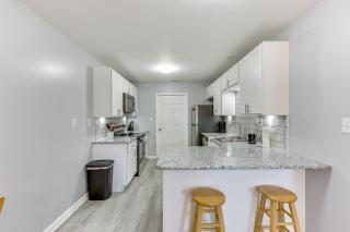 Bright and Pet-Friendly Duplex in Bolivia with Patio! - Bolivia - 3