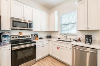 Be Our Guest Cottage With Hot Tub Near Disney With Margaritaville Resort Access - 8044Dr - Orlando - 2
