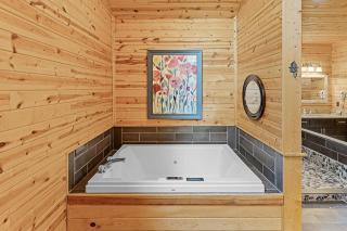 Romantic Cabin with Spa Amenities near Helen GA - Cornelia - 6
